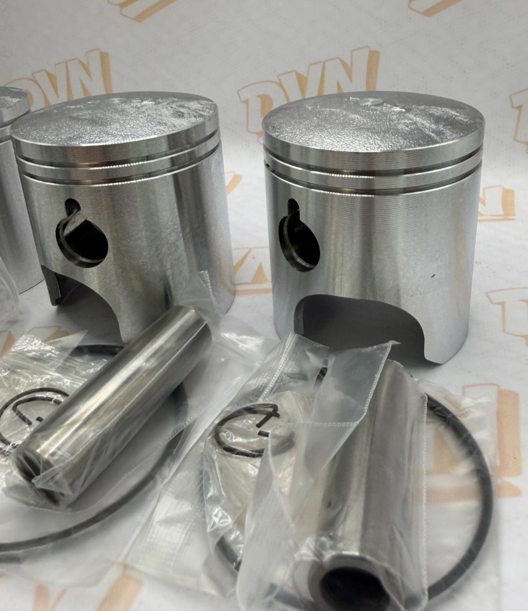 Suzuki 1972-1977 GT750 PISTON AND RING SET  70mm Standard Size