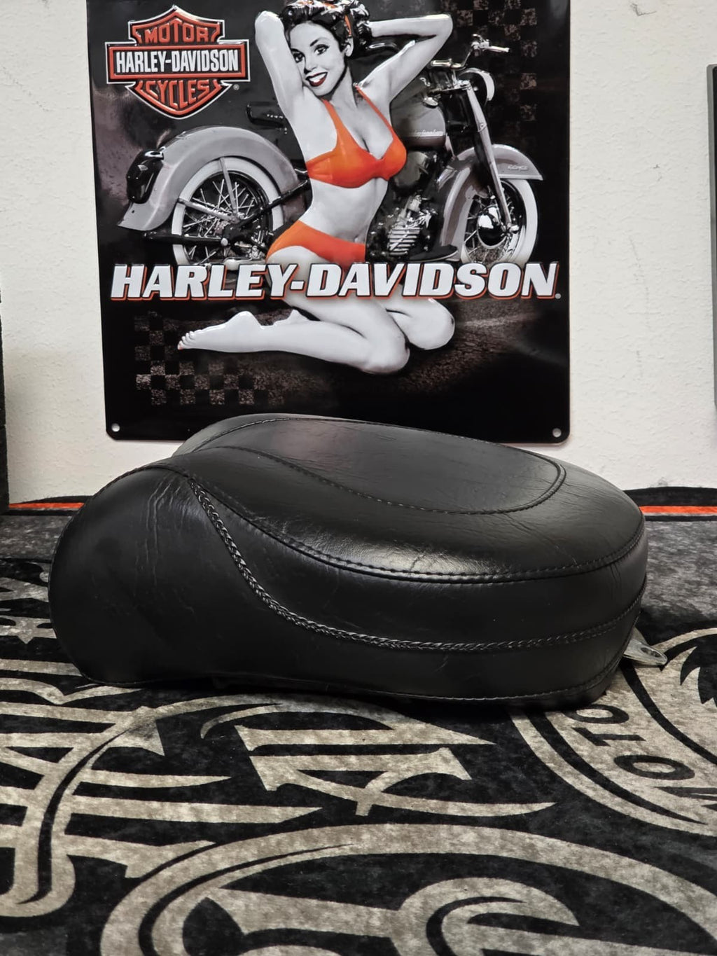 09-17 HARLEY DAVISON  SOFTAIL  Mustang  Diamond Stitched Passanger Seat 79492