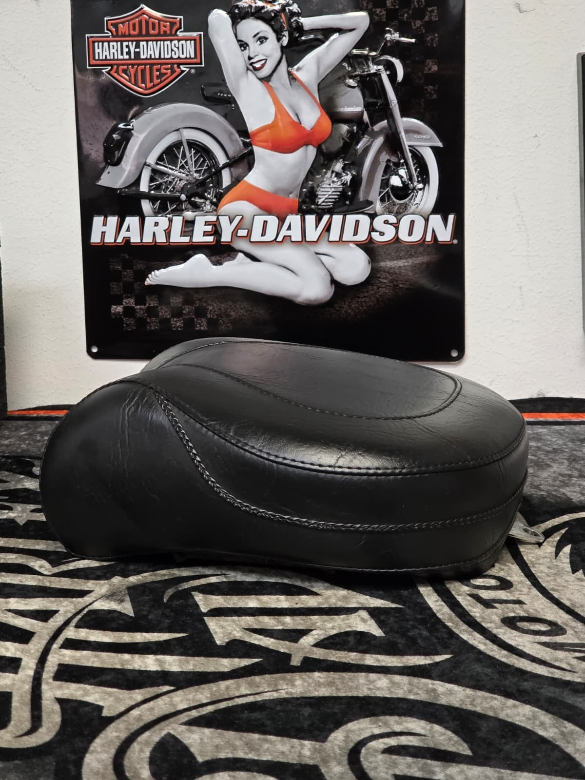 09-17 HARLEY DAVISON  SOFTAIL  Mustang  Diamond Stitched Passanger Seat 79492