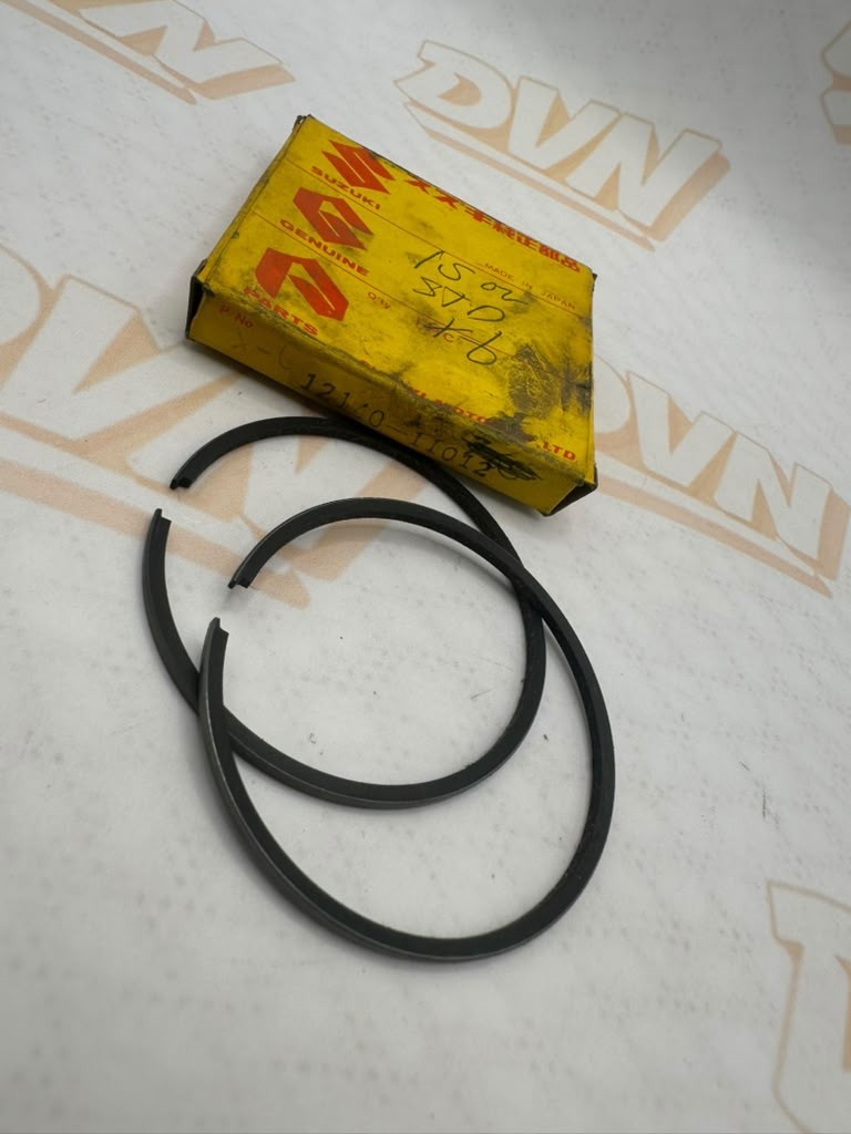 NOS OEM Suzuki Piston Ring Set (2)1969 T250 Hustler 12140-11012
