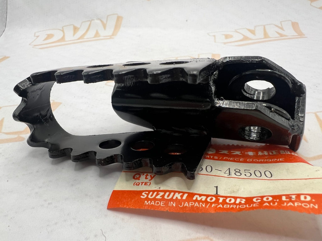 Suzuki NOS NEW 43550-48500 Front RH Right Footrest DS PE RM TS