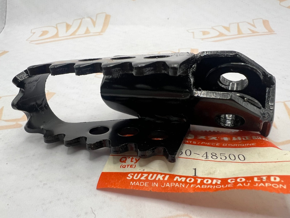 Suzuki NOS NEW 43550-48500 Front RH Right Footrest DS PE RM TS