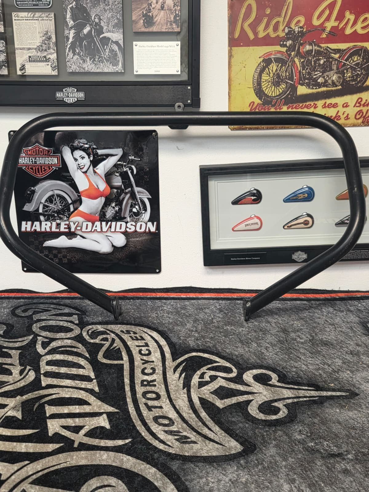 Engine Highway Crash Guard Bar For Harley ouring Road King Street Glide 2009-Up