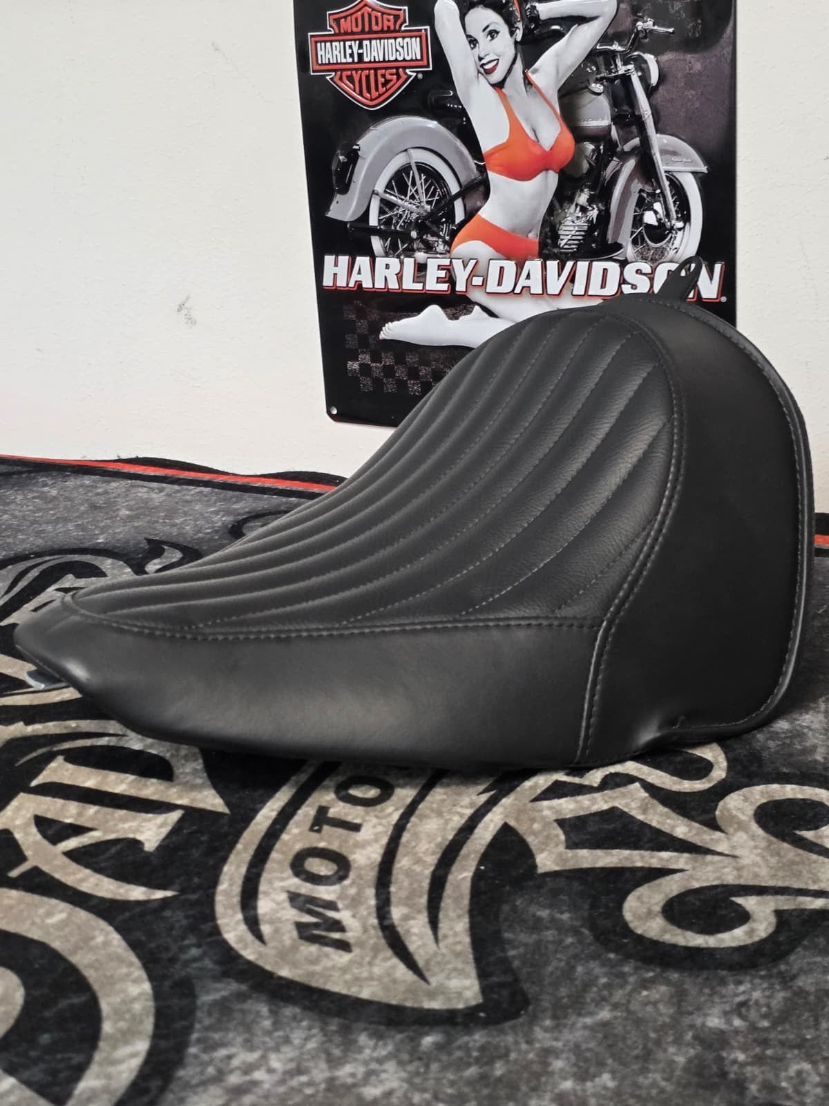 2011-17 OEM Genuine Harley-Davidson Softail FLS,FXS BLACK LINES Slim Seat Solo