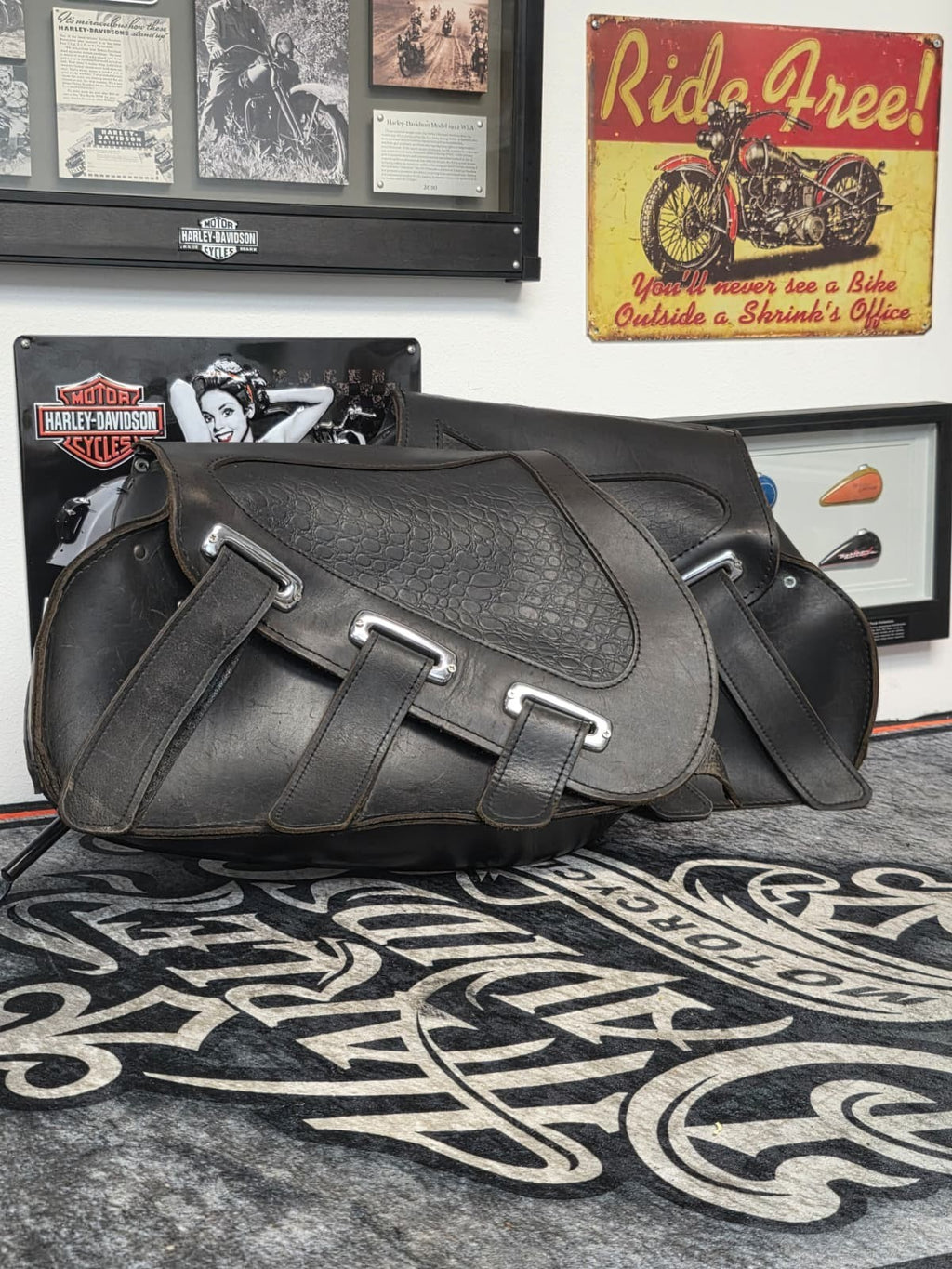 Harley Davidson genuine OEM Loggerhead Leather Saddlebags 1984-1999