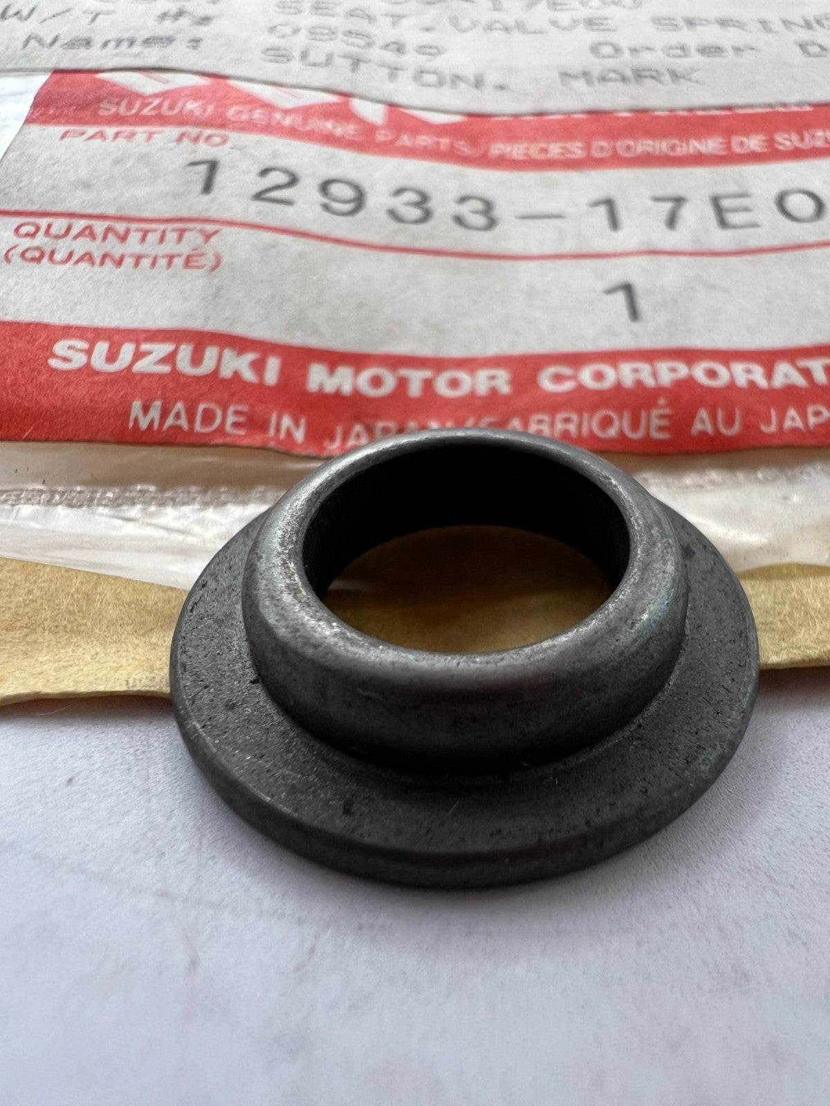 OEM NOS Suzuki GSXR 1100 GSX-R1100 SEAT, VALVE SPRING 12933-17E00