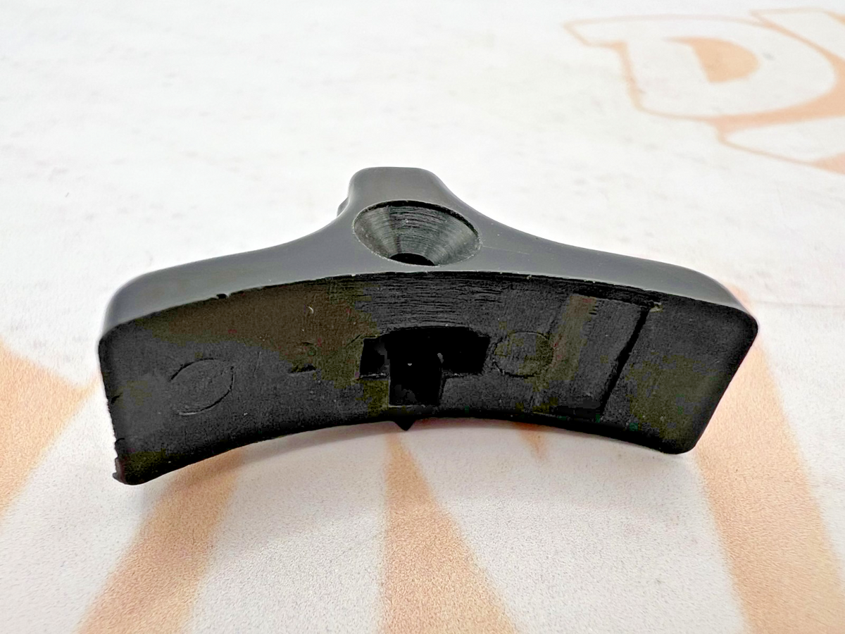 NOS SUZUKI  GT185  GT250  GT380  GT550   SWITCH ON  OFF KNOB  57712-28051   S12