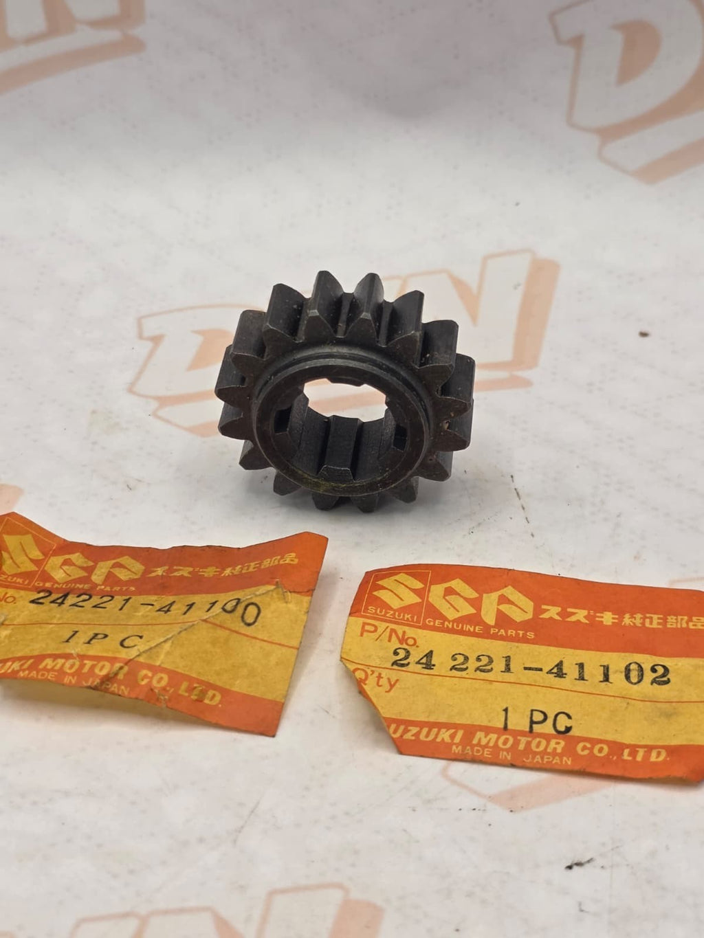 NEW GENUINE OEM SUZUKI PE250/RM250 2ND GEAR DRIVEN 1977-1981 24221-41100 16T