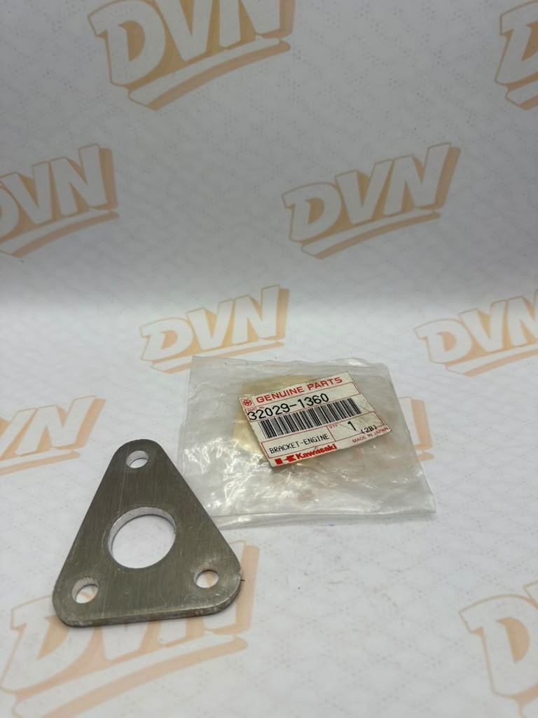 NOS NEW OEM ORIGINAL KAWASAKI ENGINE BRACKET 32029-1360