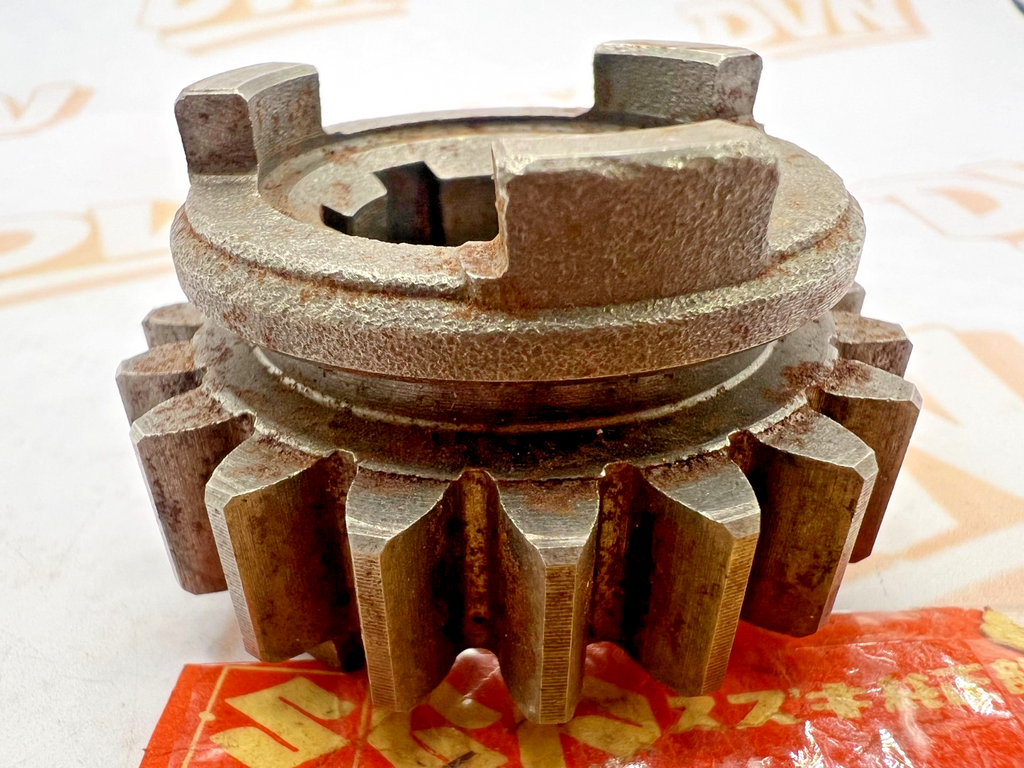 New OEM Suzuki 24231-41202 3rd Drive Gear NOS