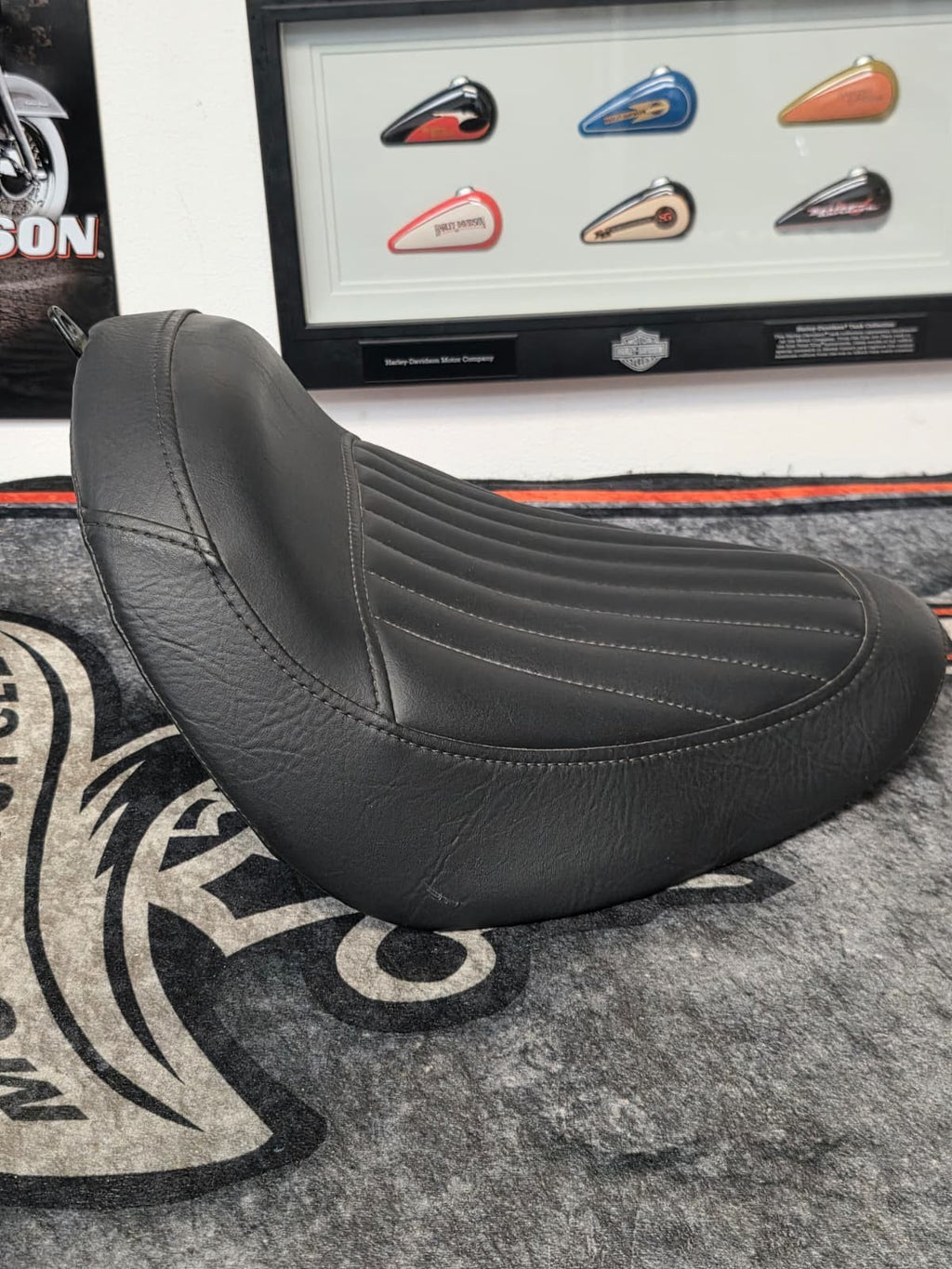 OEM Genuine Harley-Davidson Softail FLS,FXS BLACK LINES Slim Seat Solo 18-21