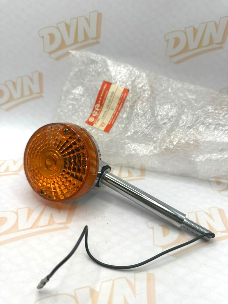 SUZUKI GSX400 GS425 nos front turn signal   35601-46120-999