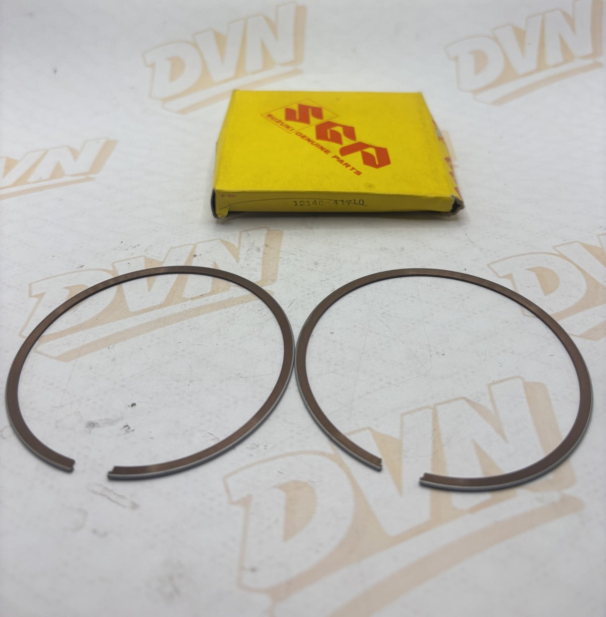 GENUINE NOS Suzuki RM370 1976 Piston Ring Set 12140-41710