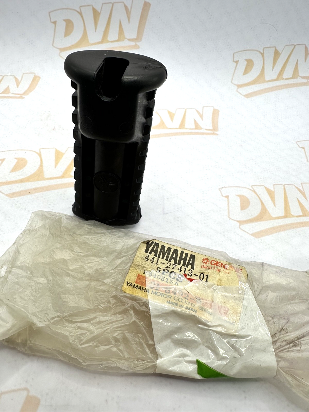 New OEM Yamaha 441-27413-01-00 Footrest Cover NOS