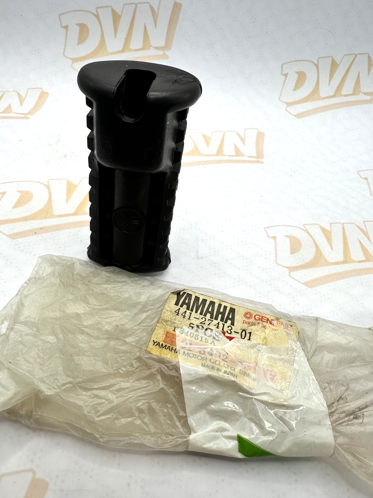 New OEM Yamaha 441-27413-01-00 Footrest Cover NOS