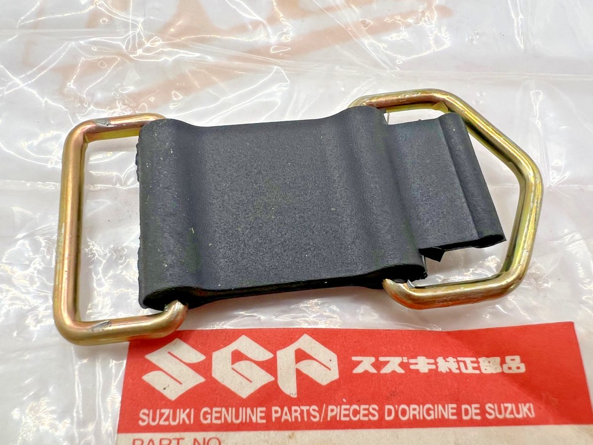 SUZUKI NOS GAS TANK STRAP,RM 125,250,RMZ250,RMZ450,RMX (44560-27C00)
