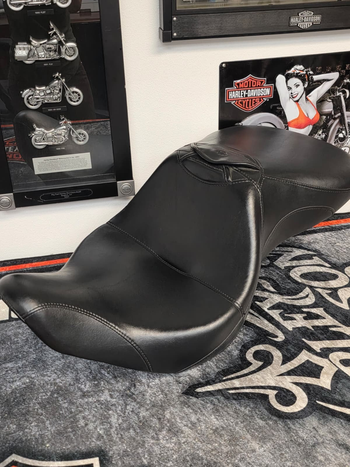 Harley Signature Series Seat 2007-2017 Softail Models 51985-08