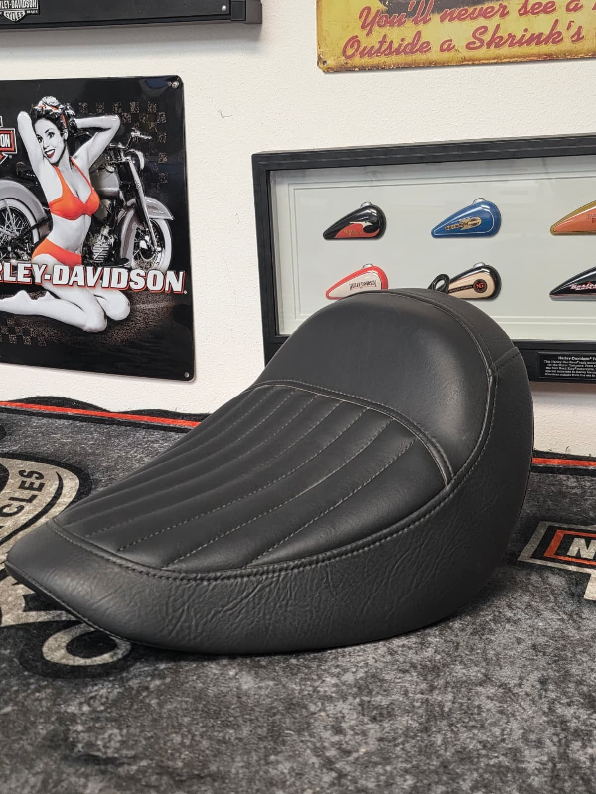 OEM Genuine Harley-Davidson Softail FLS,FXS BLACK LINES Slim Seat Solo 18-21