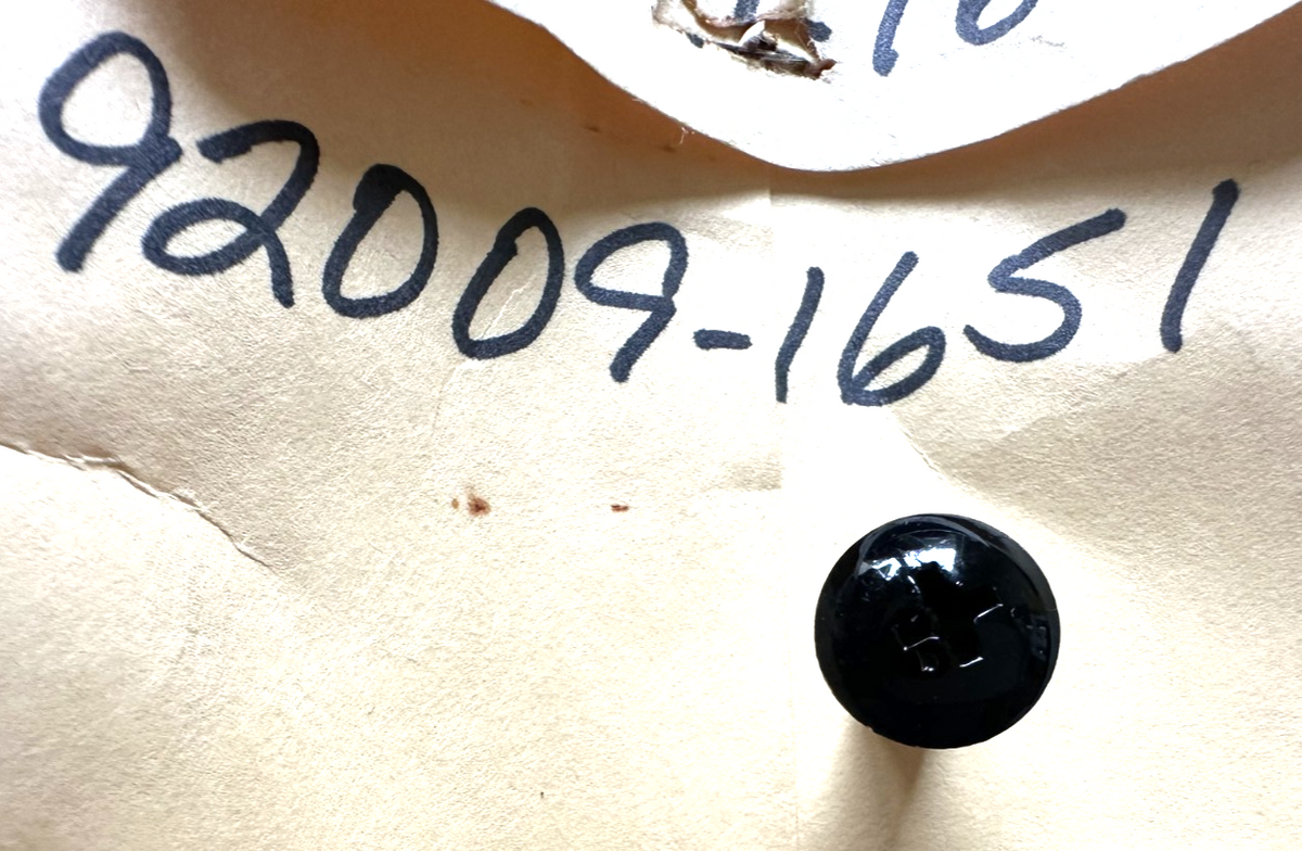 New OEM Kawasaki 92009-1651 Screw NOS