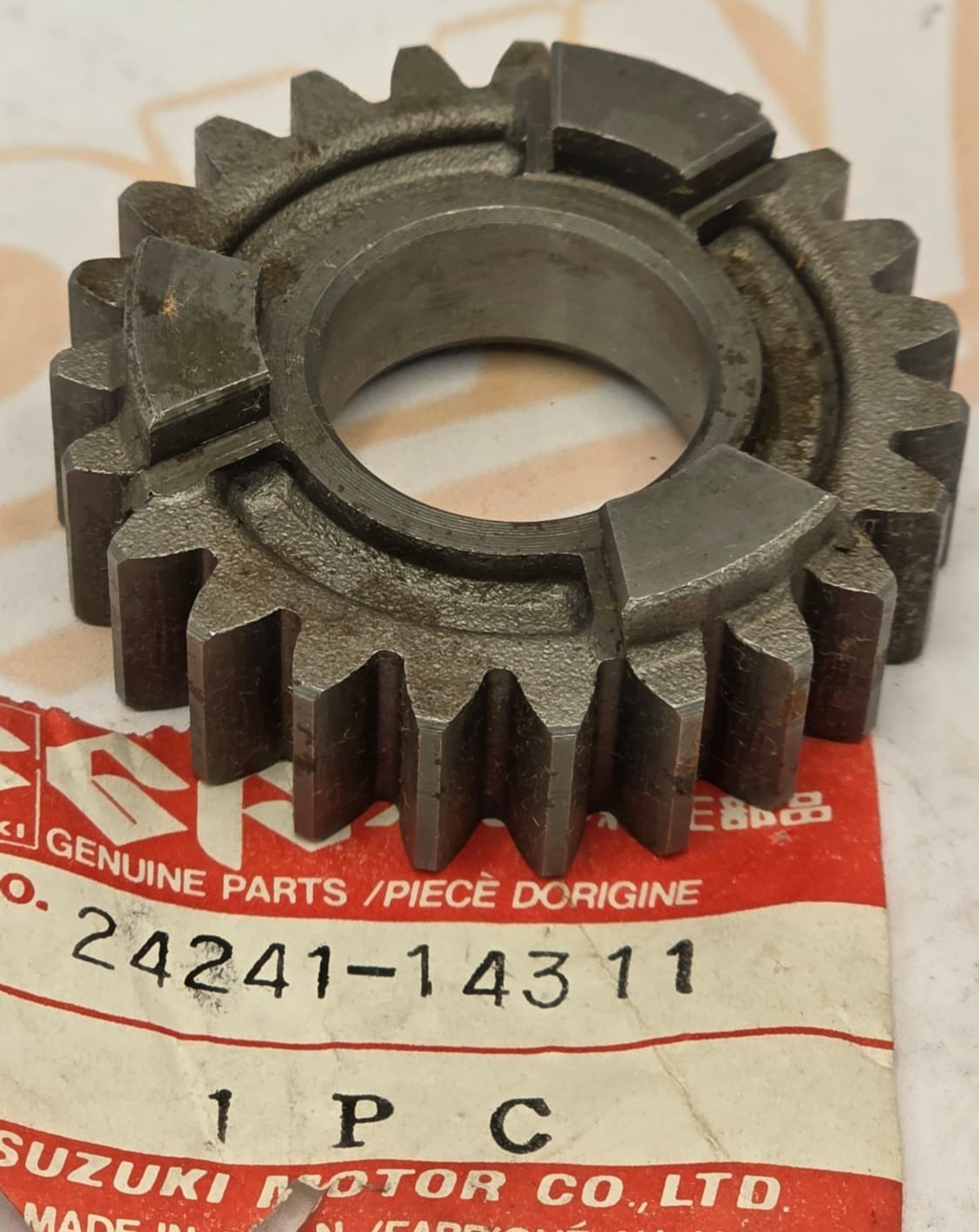 1982-83 SUZUKI RM250 RM 250 4TH GEAR DRIVE NOS OEM P/N 24241-14310 24241-14311