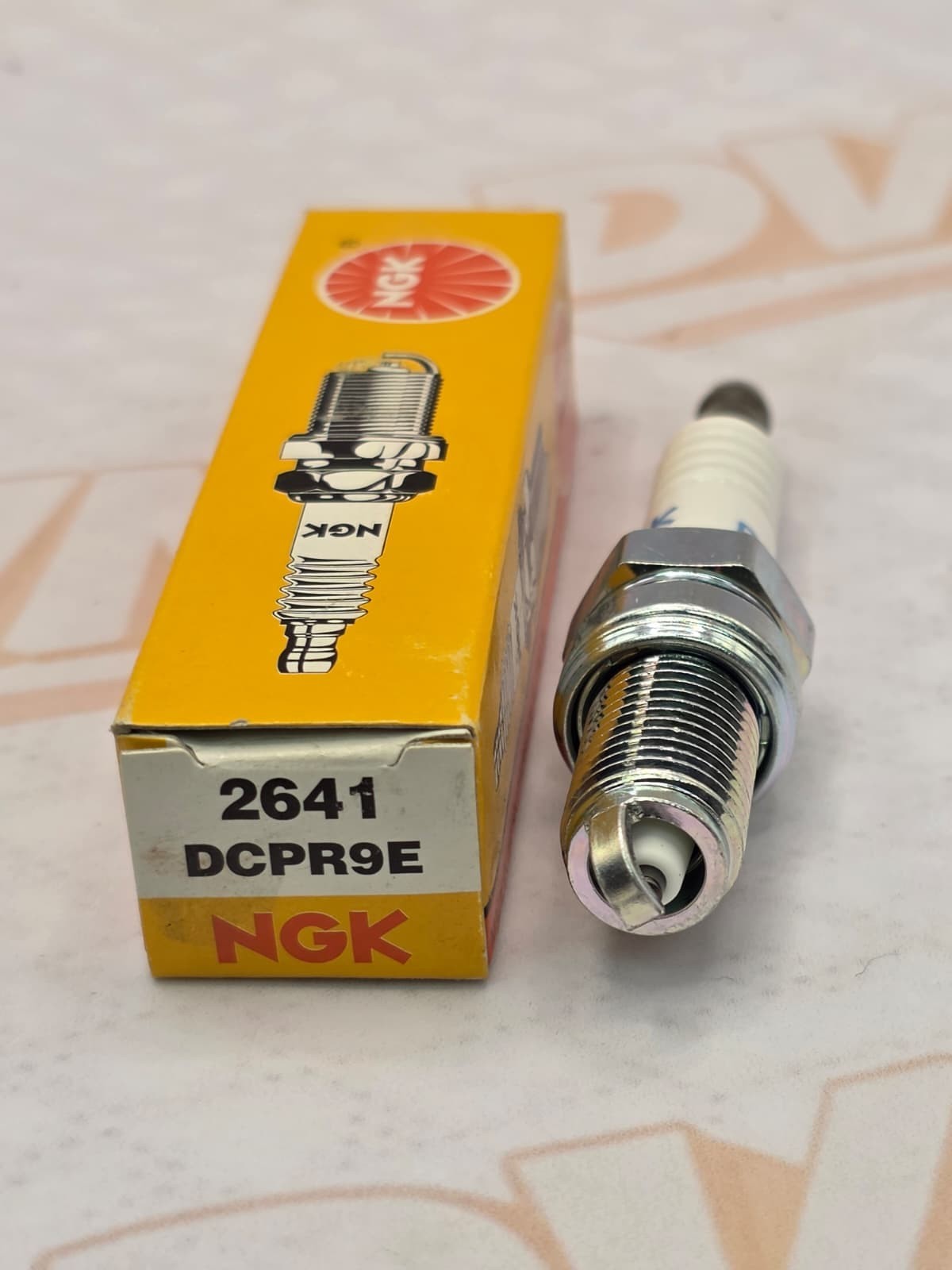 NGK SPARK PLUG 2641 DCPR9E NEW