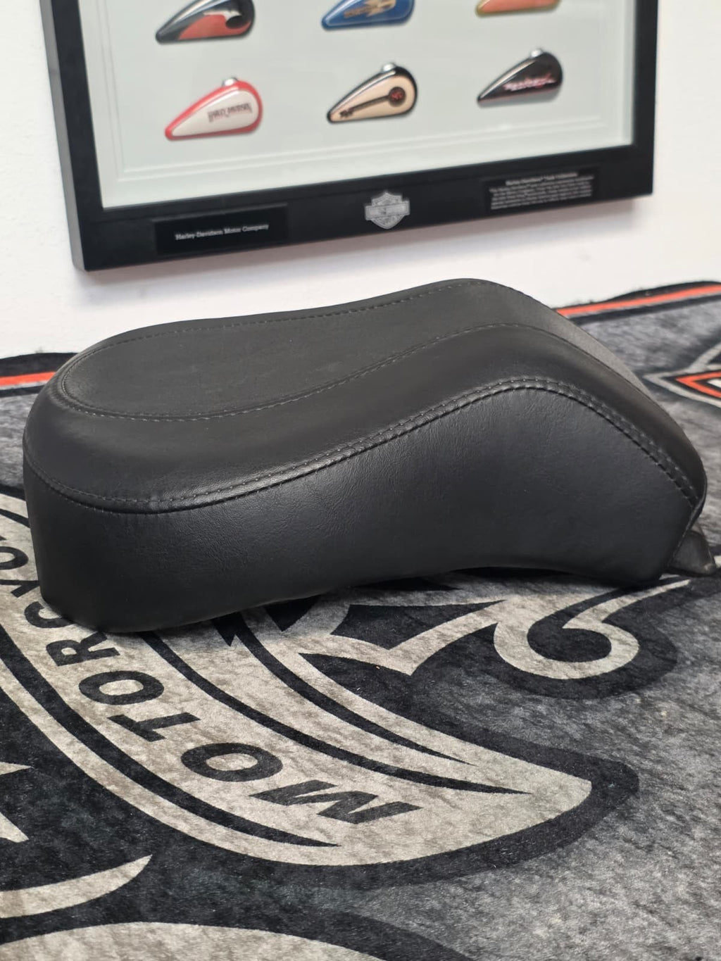99-06 Harley DAVISON Softail Fatboy Evo Seat Oem Stock    Two Piece