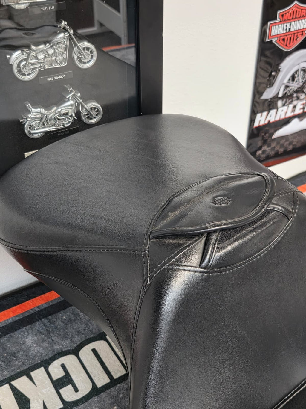 Harley Signature Series Seat 2007-2017 Softail Models 51985-08