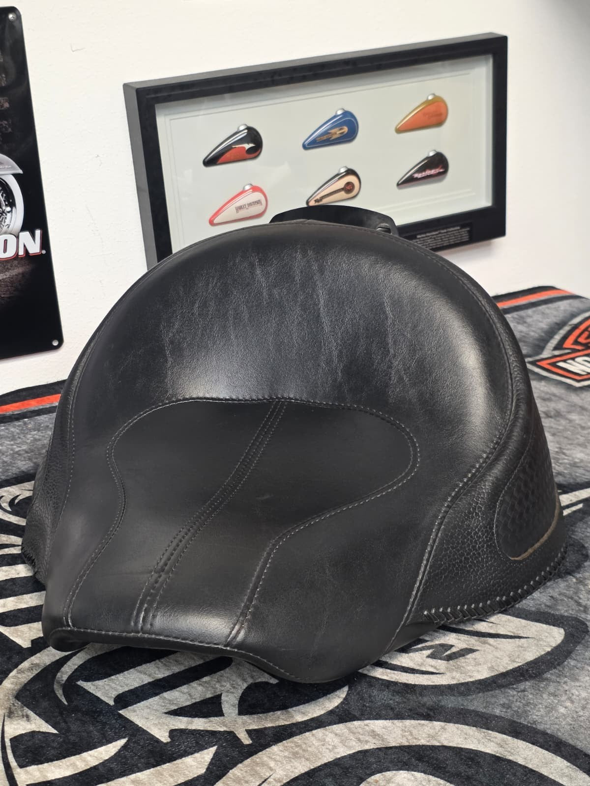 05-17 Harley Softail Deluxe FLSTN Front Seat Solo OEM 52502-05C
