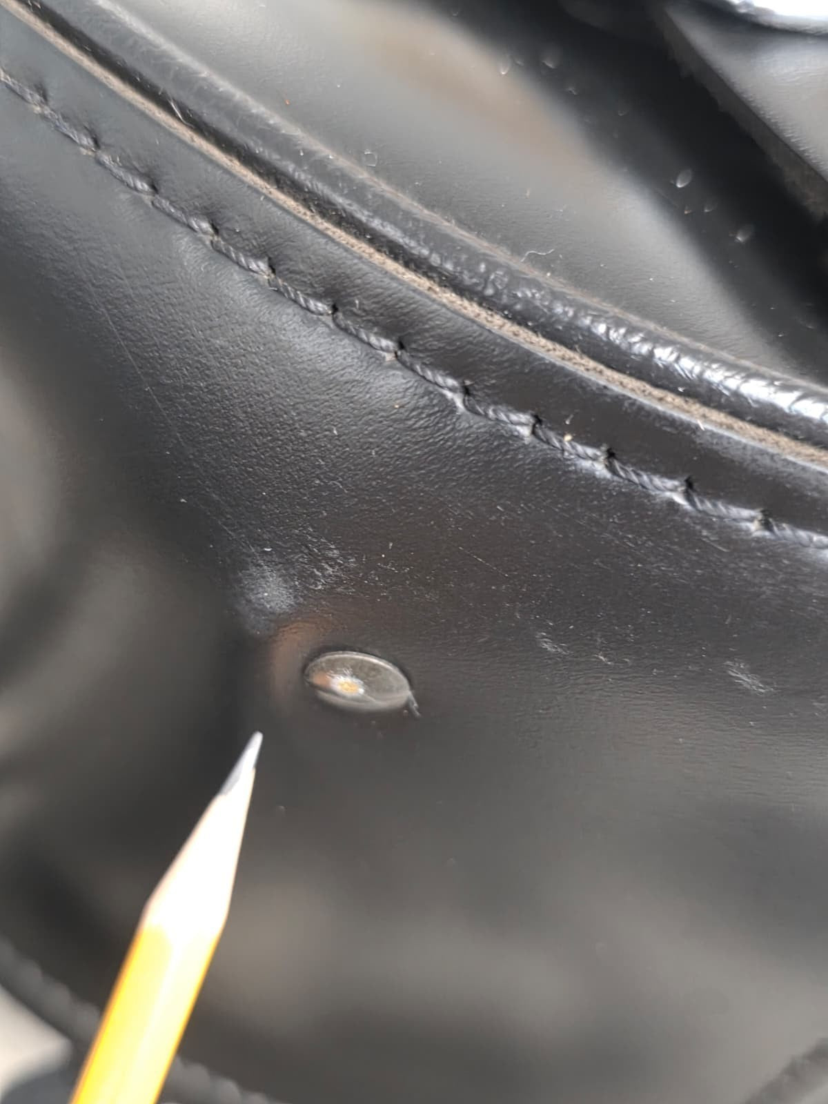 HARLEY DAVISON SOFTAIL  Leather Saddlebag with mounting pcs 1984-2017 OEM