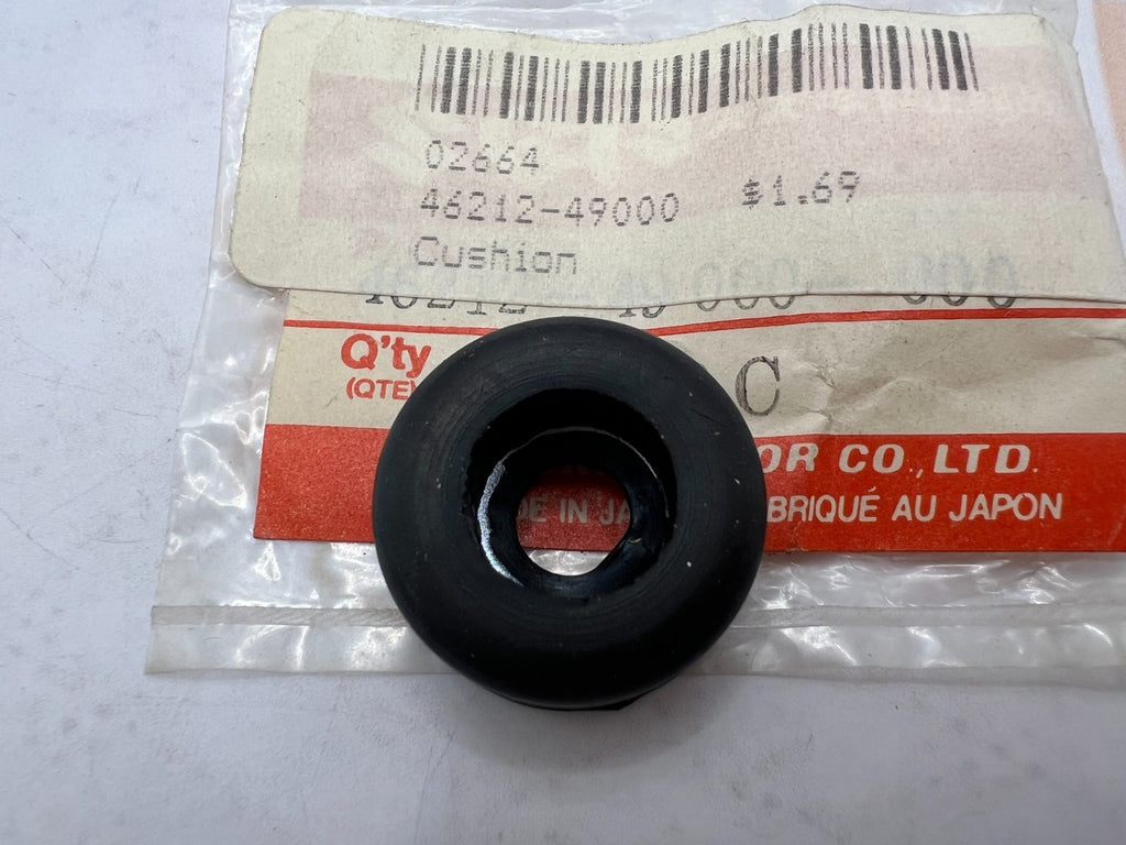 NOS Genuine Suzuki GS GSX Pillion Handle Cushion 46212-49000 NEW OEM