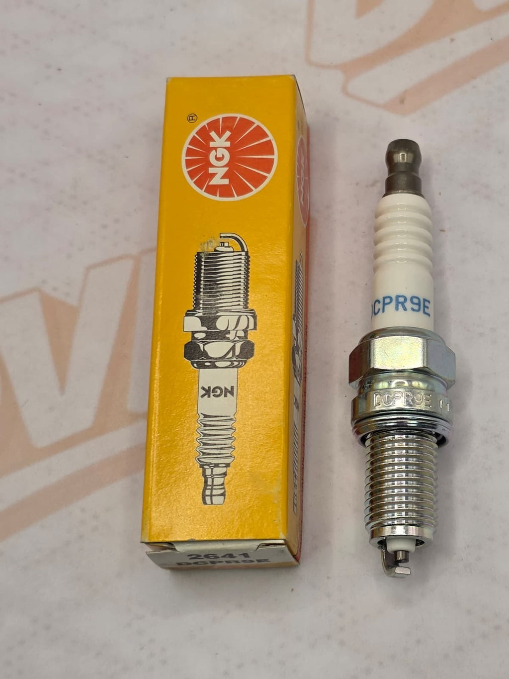 NGK SPARK PLUG 2641 DCPR9E NEW