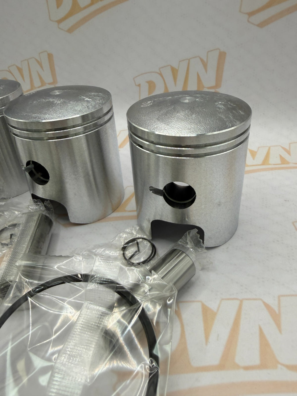 Suzuki GT550 0.50MM OVERSIZE PISTON AND RING SET 1972-1977