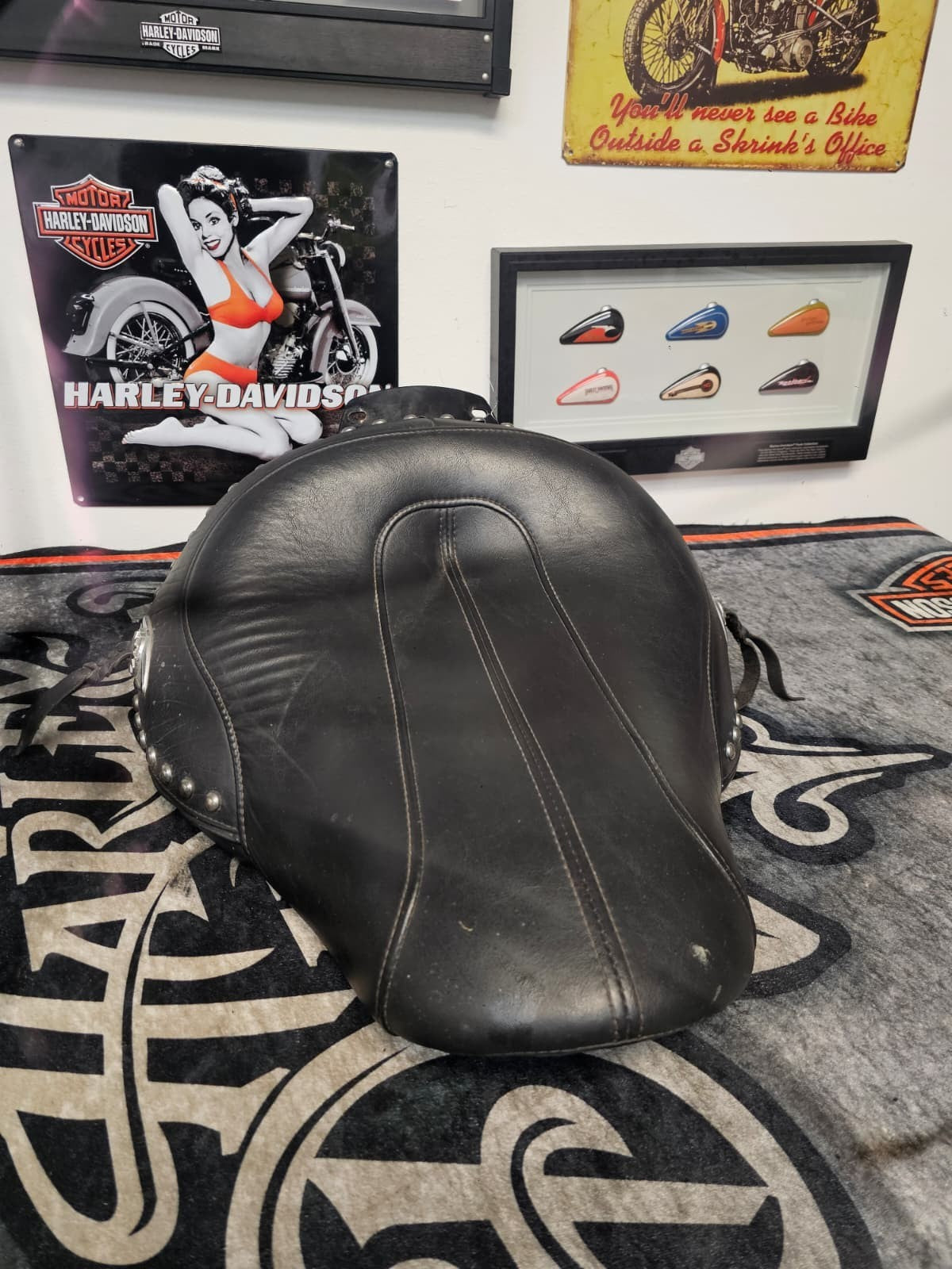 Genuine Harley Davidson 00-17 Heritage Softail Studded SOLO Seat