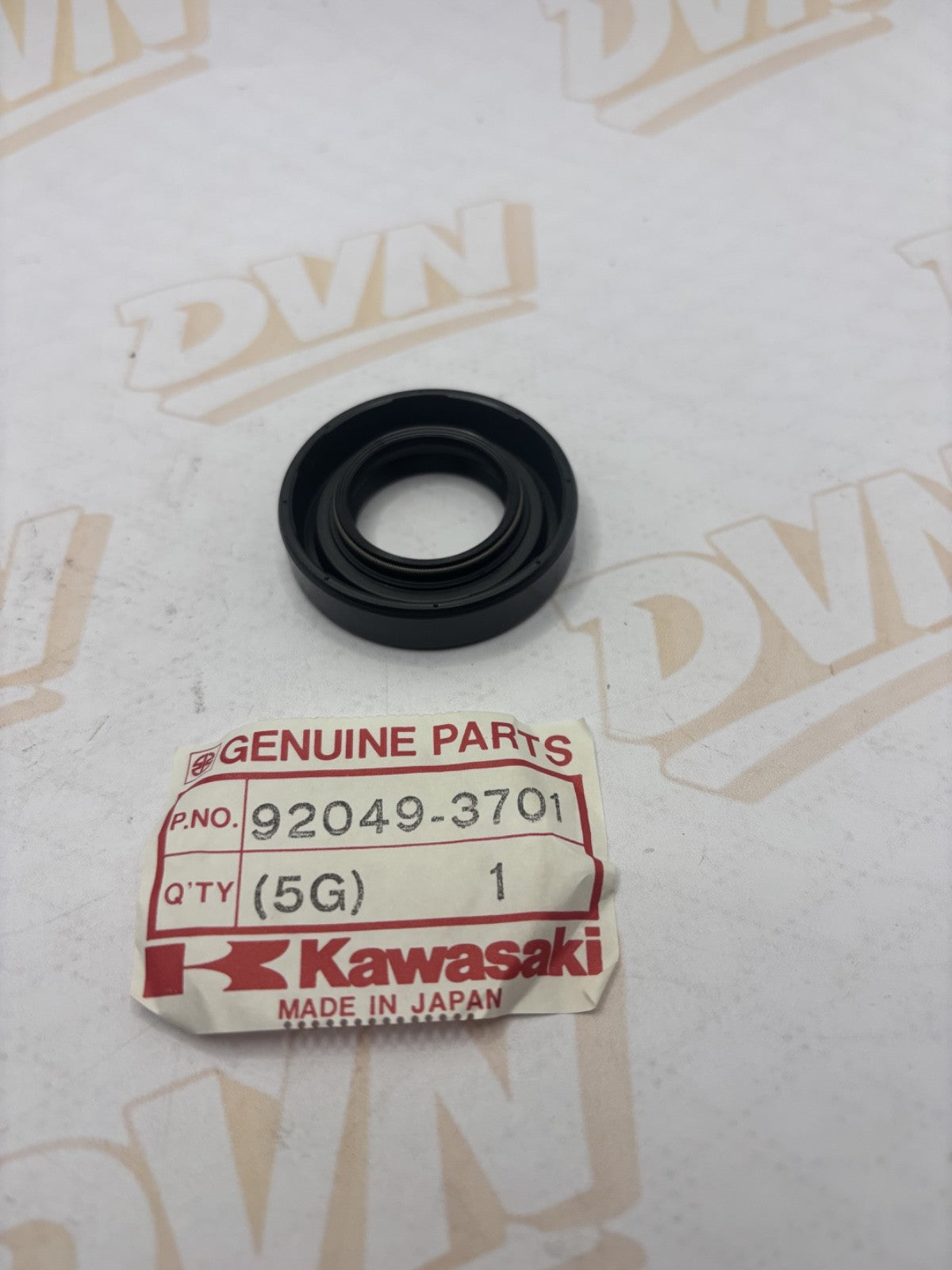 NEW GENUINE KAWASAKI JS300 JET SKI 86-91 REAR ENGINE COVER OIL SEAL 92049-3701