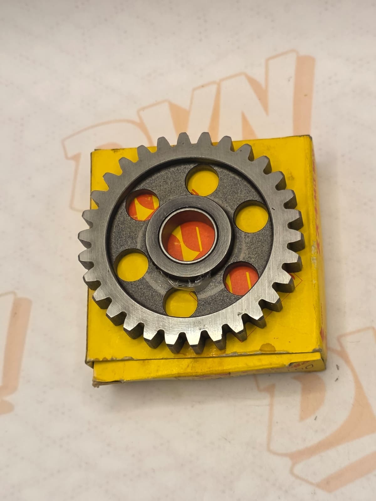 NOS GENUINE SUZUKI TC 90 GEAR, 1ST DRIVEN 24310-25100 NEW OEM TC90 TC100 OEM NEW