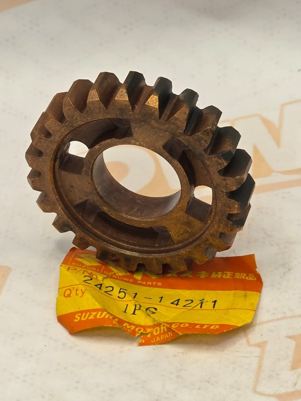 NOS GENUINE SUZUKI GEAR, 5TH DRIVEN 24251-14211 NEW OEM FACTORY PARTS