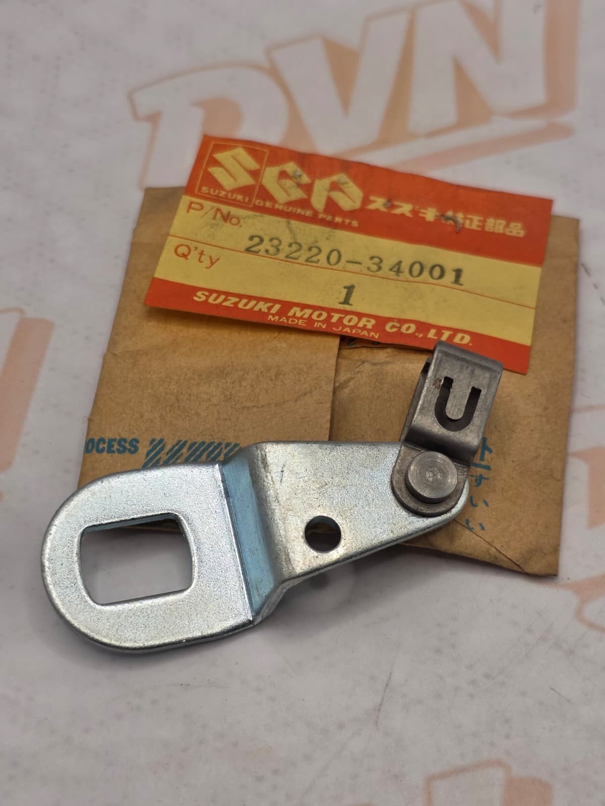 SUZUKI -23220-34001 CLUTCH RELEASE ARM -OEM- NOS
