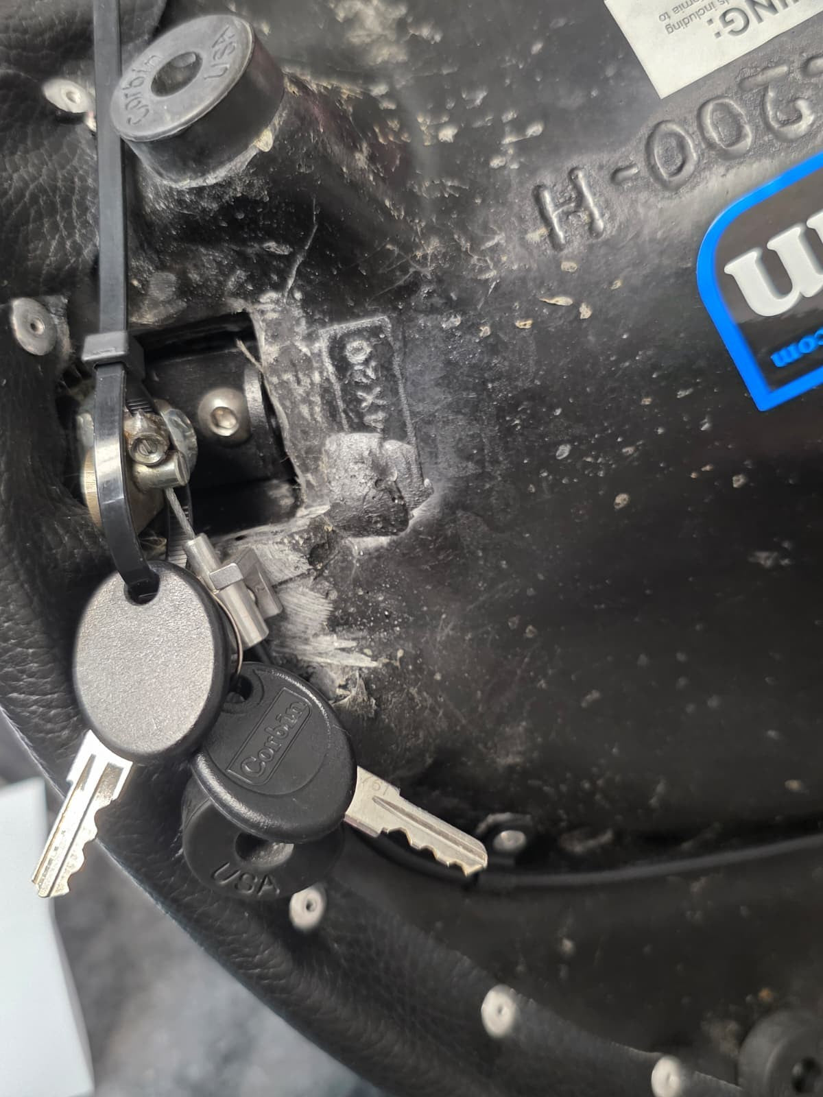 CROSS BONE Corbin Close Solo Seat Harley-Davidson 08-11