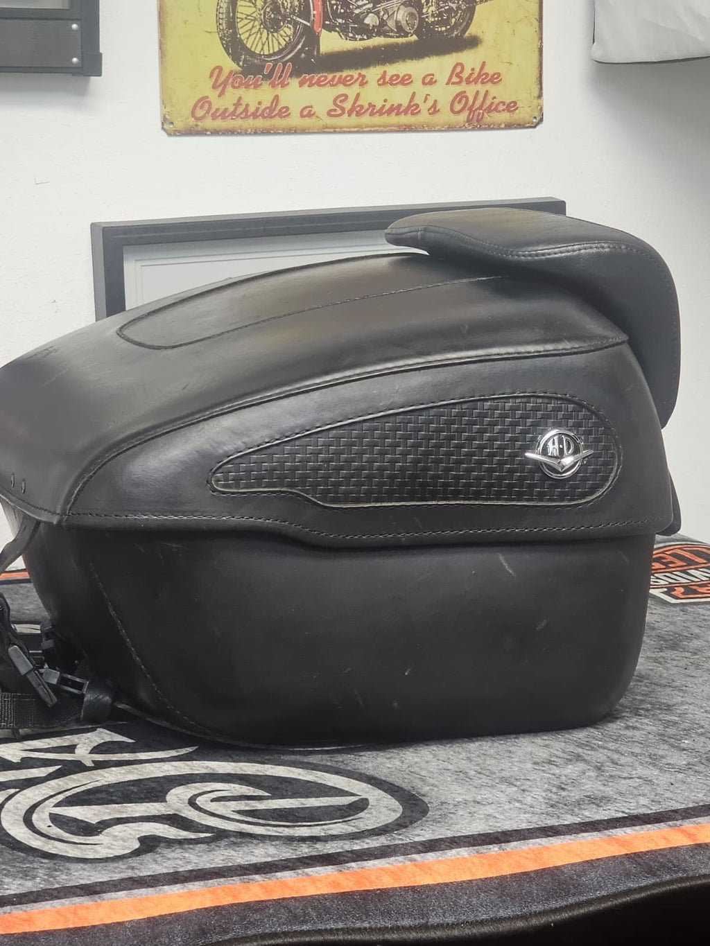 OEM 95-23 HARLEY DAVISON LEATHER TOURING TOUR PACK BACKREST