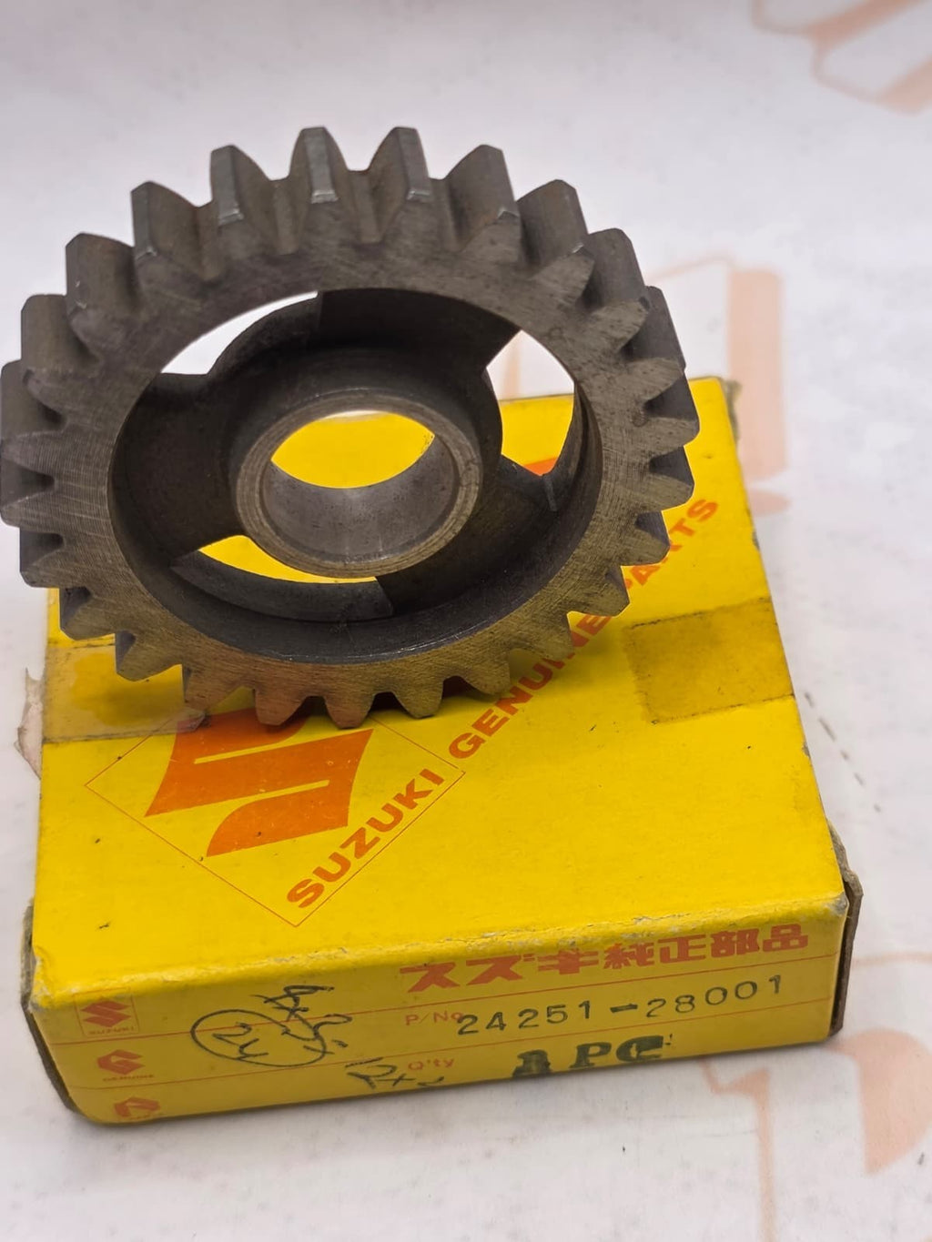 NEW GENUINE SUZUKI GEAR DRIVEN 24251-28100