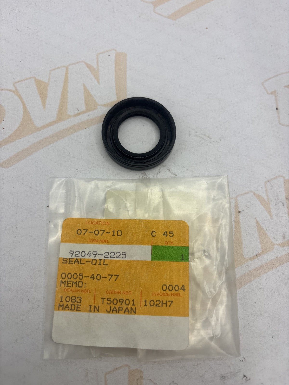 New OEM Kawasaki 92049-2225 Oil Seal Qty 1 NOS