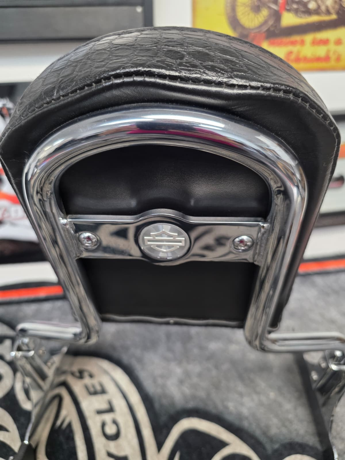 09 CVO SPRINGER , BREAKOUT 2013-2017 Sissy Bar/Back Rest HARLEY DAVISON OEM