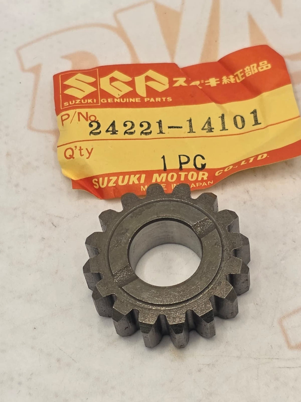 NOS Suzuki GEAR,2ND DRIVE 24221-14101