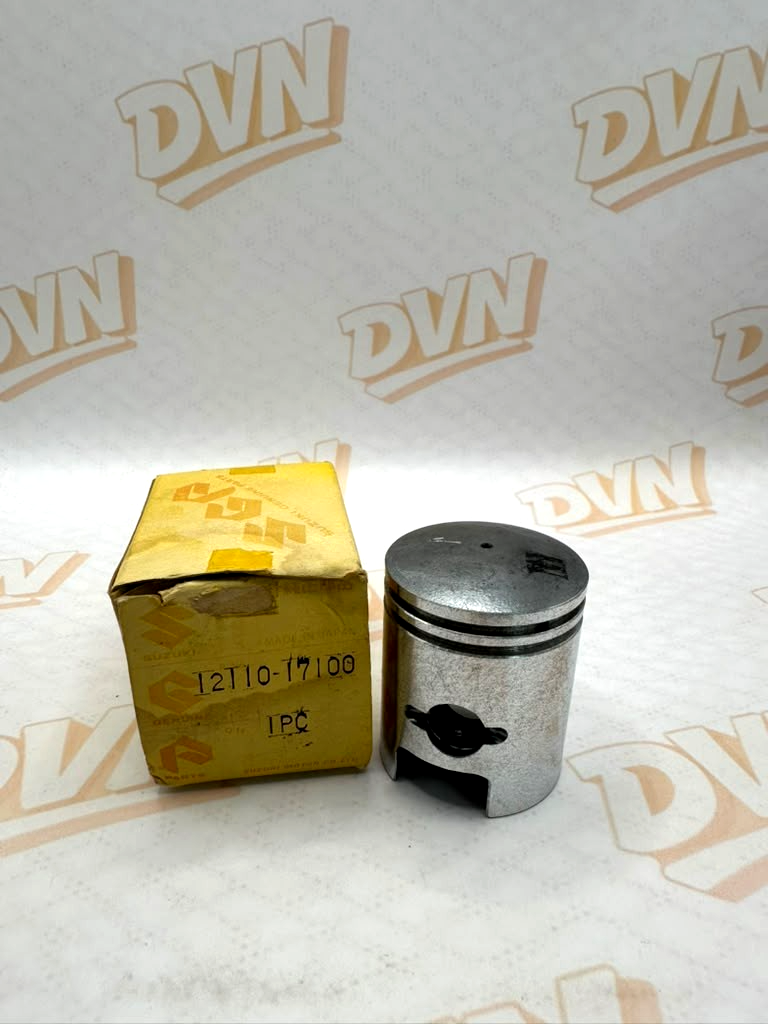 NOS SUZUKI  OEM PISTON  STD 12110-17100