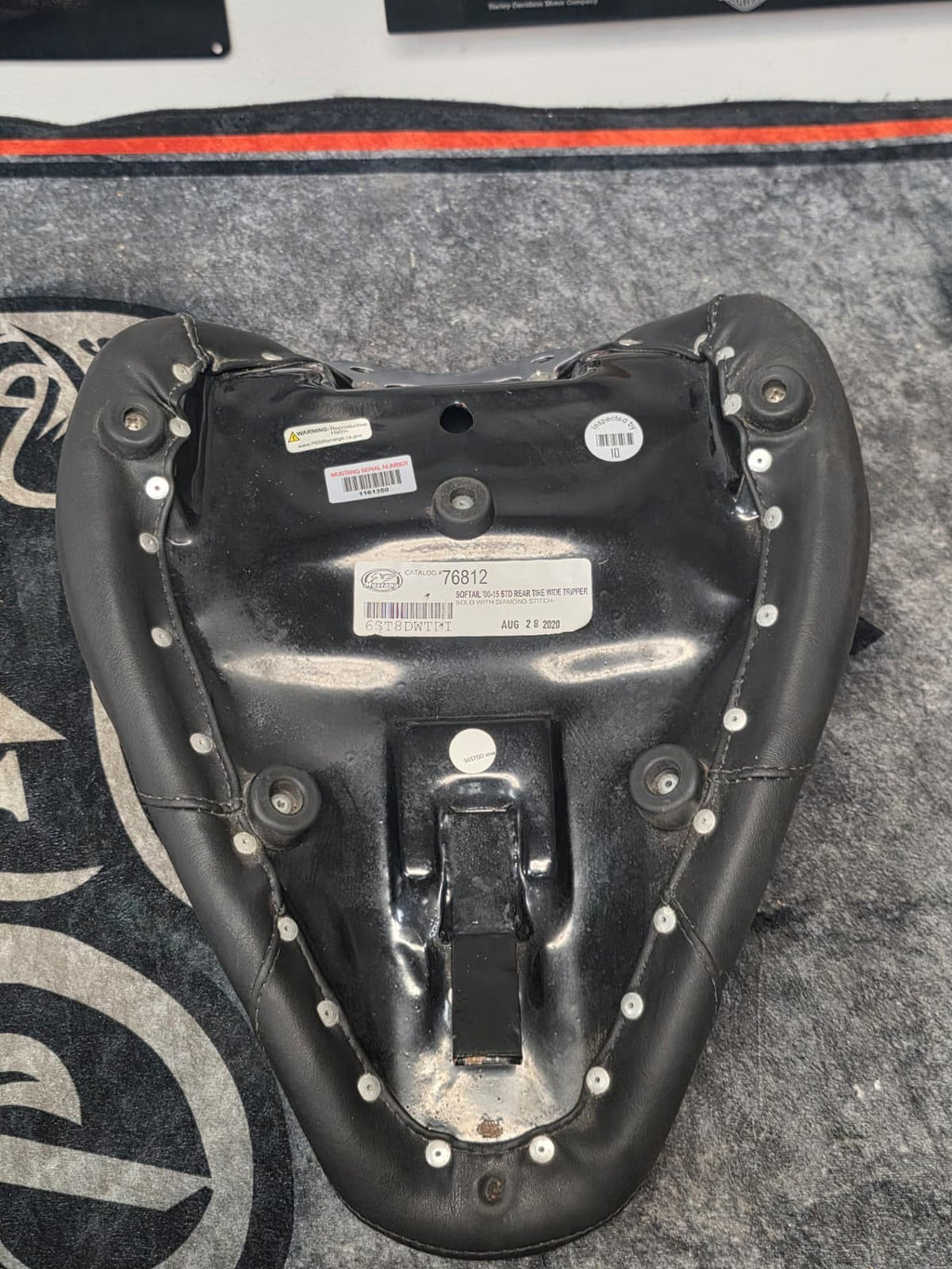 05-15 HARLEY SOFTAIL Mustang Tripper Diamond Solo Seat