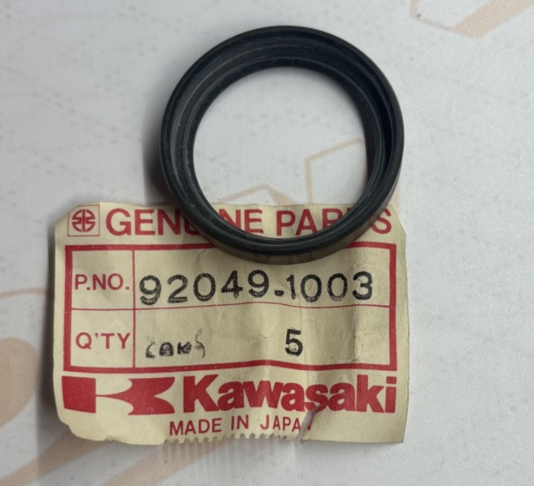 NOS NEW 92049-1003 ORIGINAL KAWASAKI KZ1000 KZ750 CLUTCH RELEASE OIL SEAL