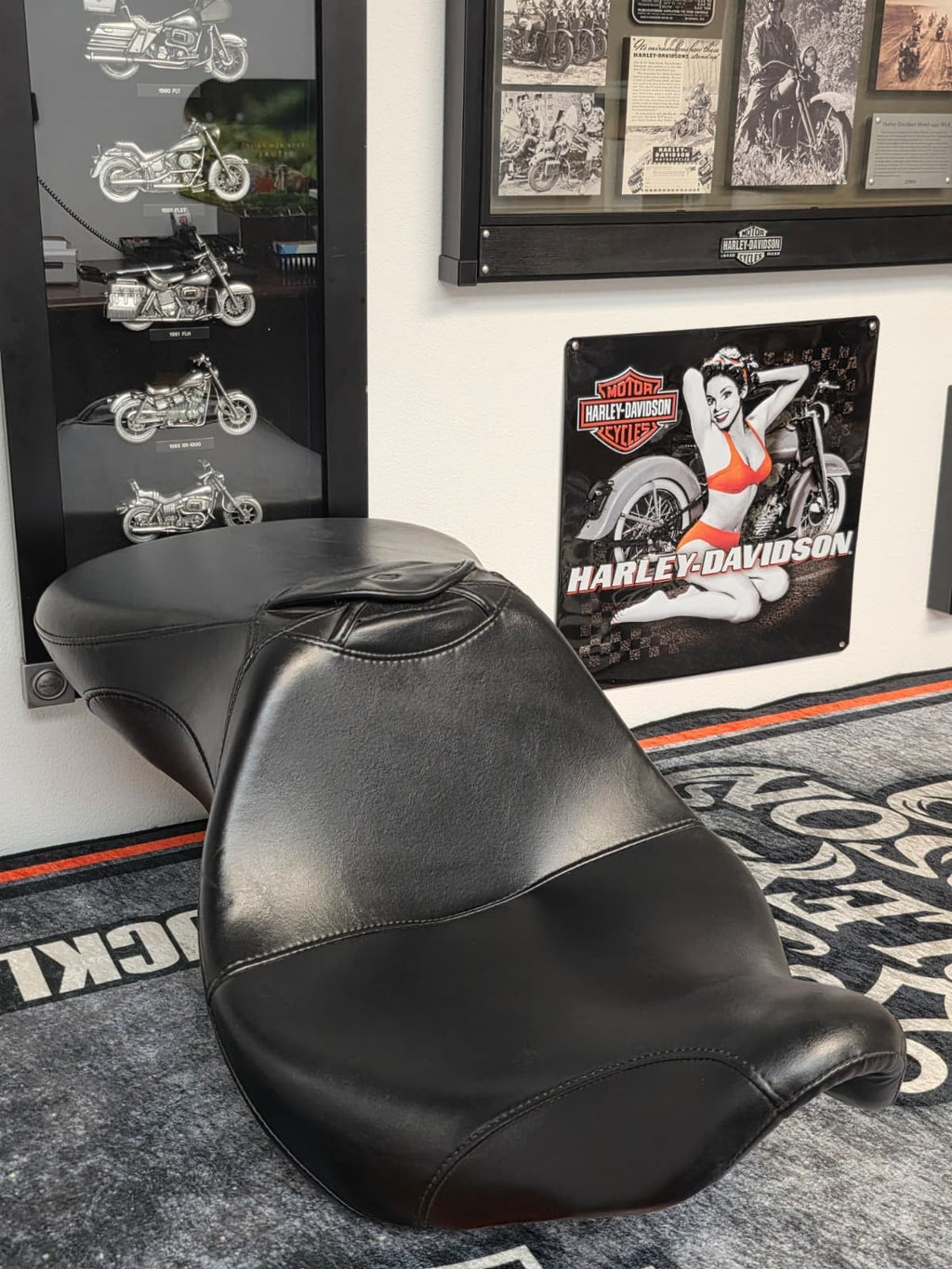 Harley Signature Series Seat 2007-2017 Softail Models 51985-08