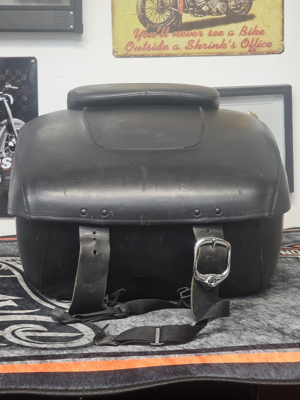 OEM 95-23 HARLEY DAVISON LEATHER TOURING TOUR PACK BACKREST