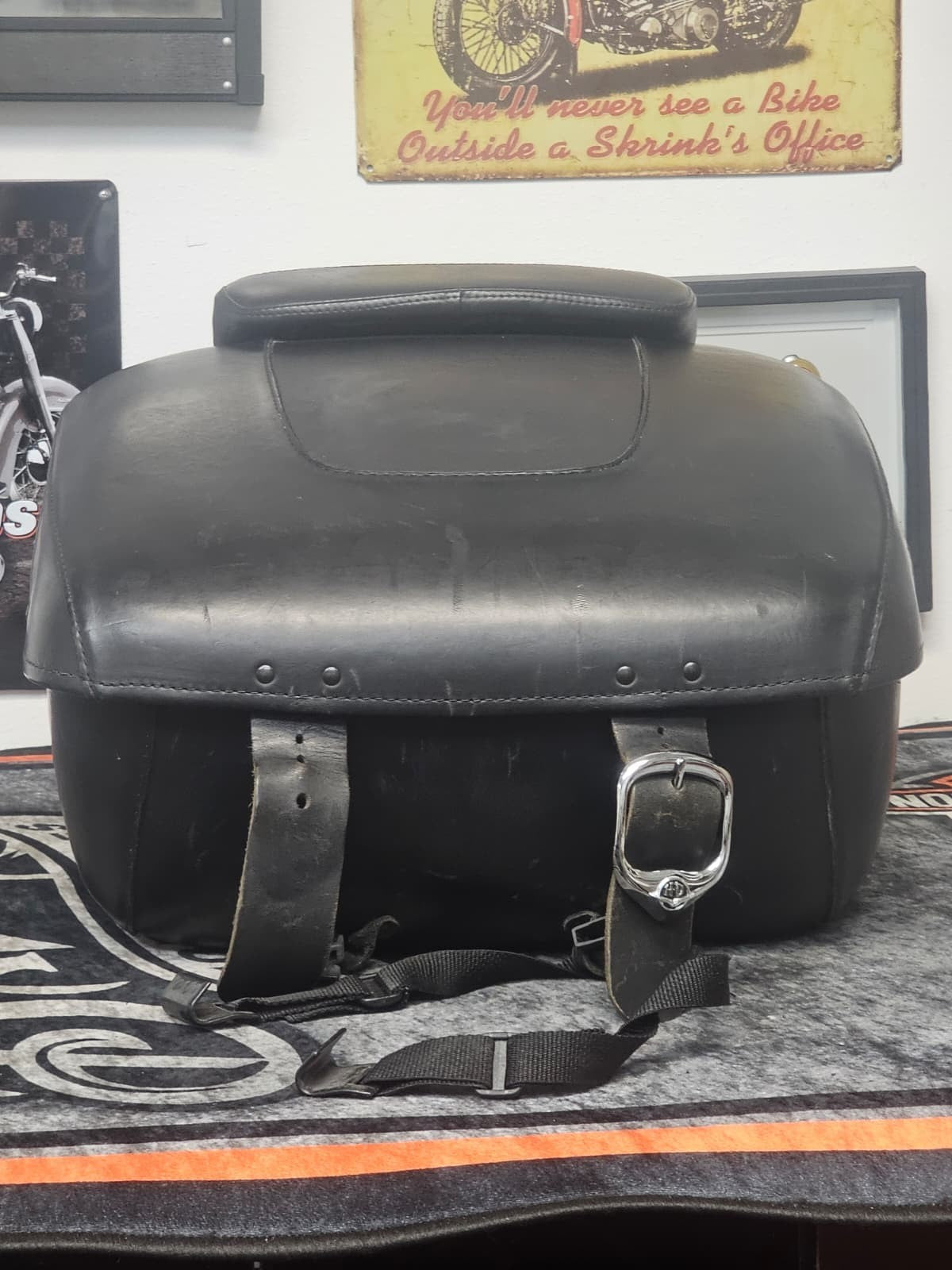 OEM 95-23 HARLEY DAVISON LEATHER TOURING TOUR PACK BACKREST