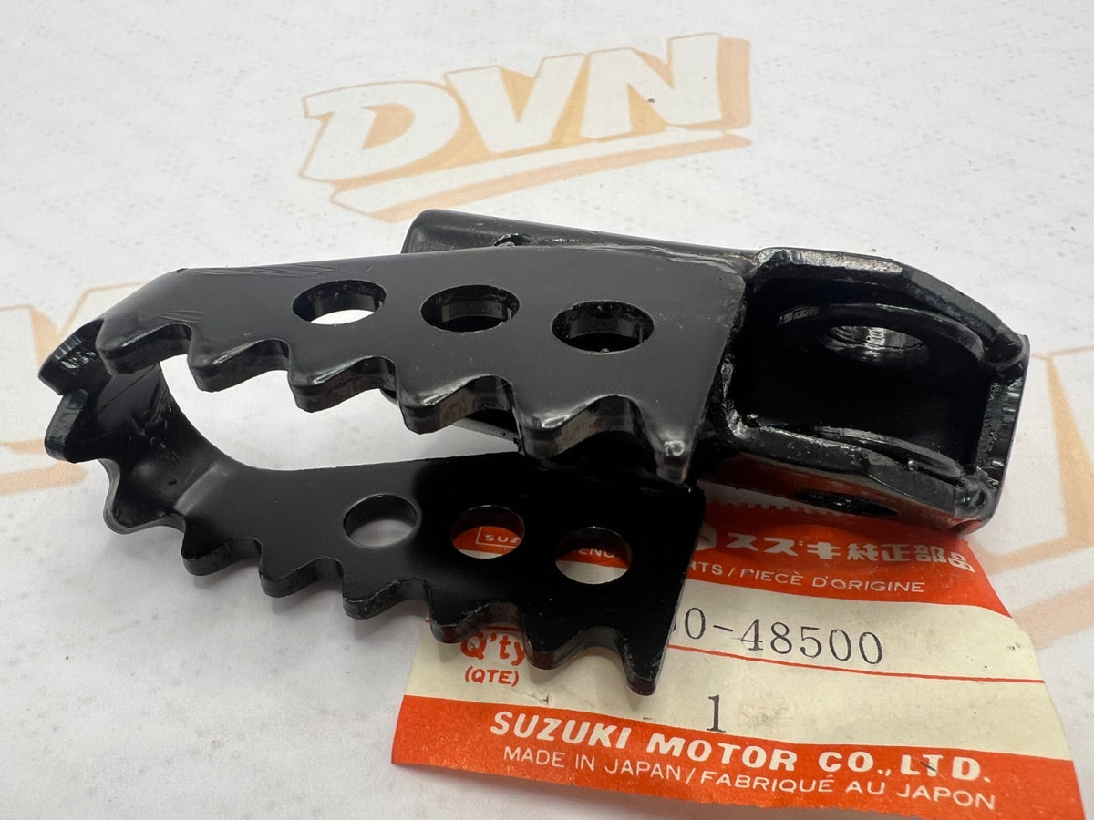 Suzuki NOS NEW 43550-48500 Front RH Right Footrest DS PE RM TS